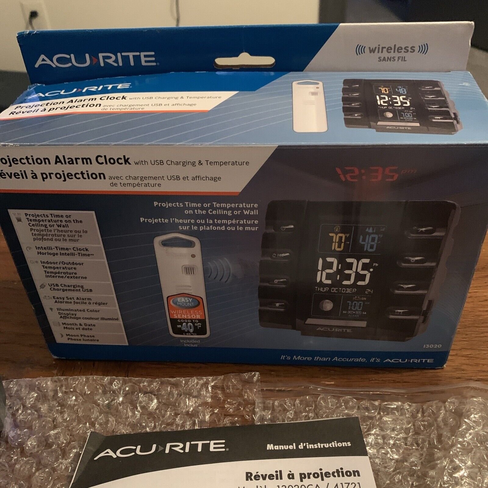 AcuRite 13020 Projection Alarm Clock with Temperature and USB Charging