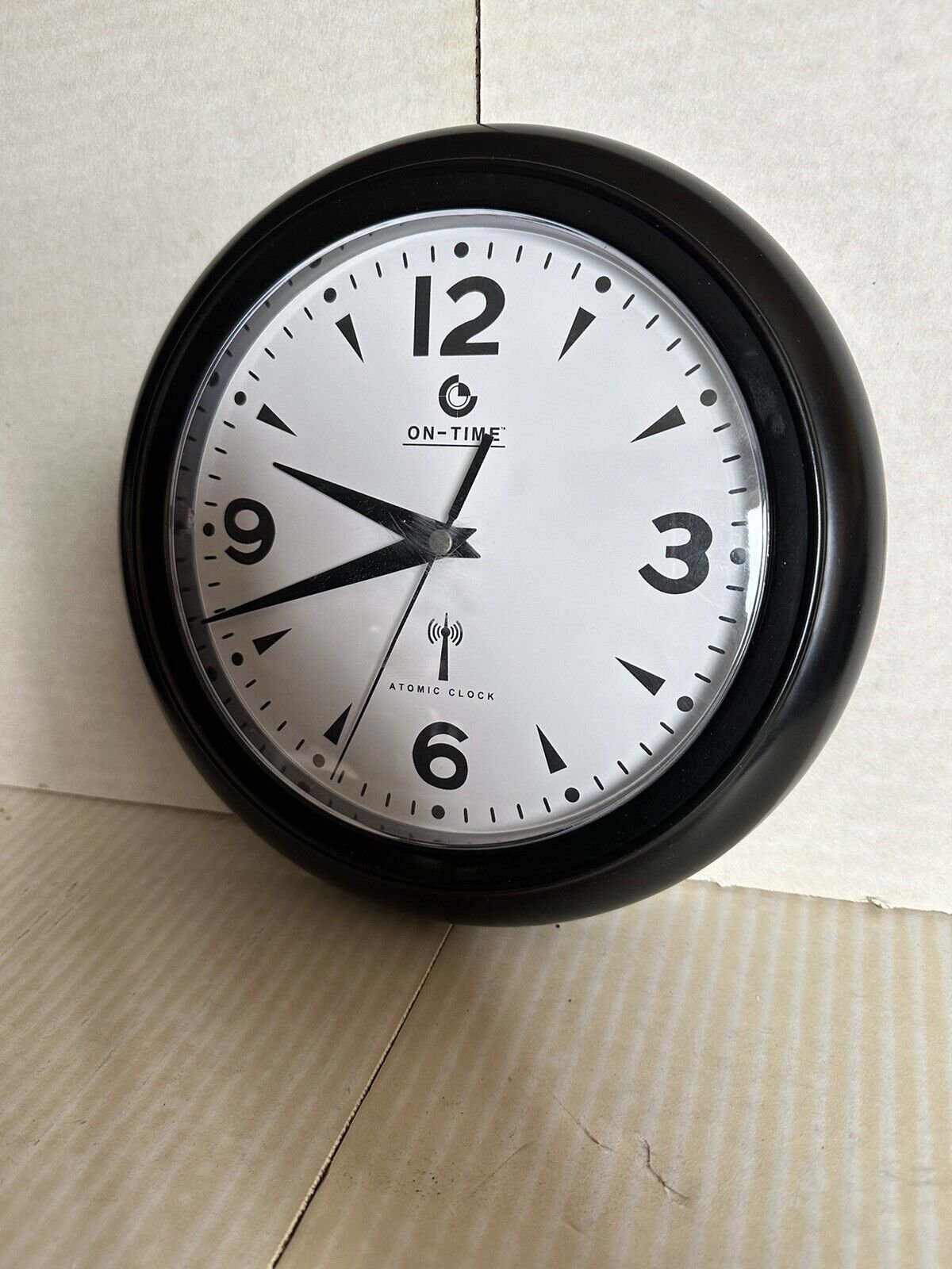 Atomic Wall Clock, Radio Controlled, Face Has Minor Scratches, Self Setting
