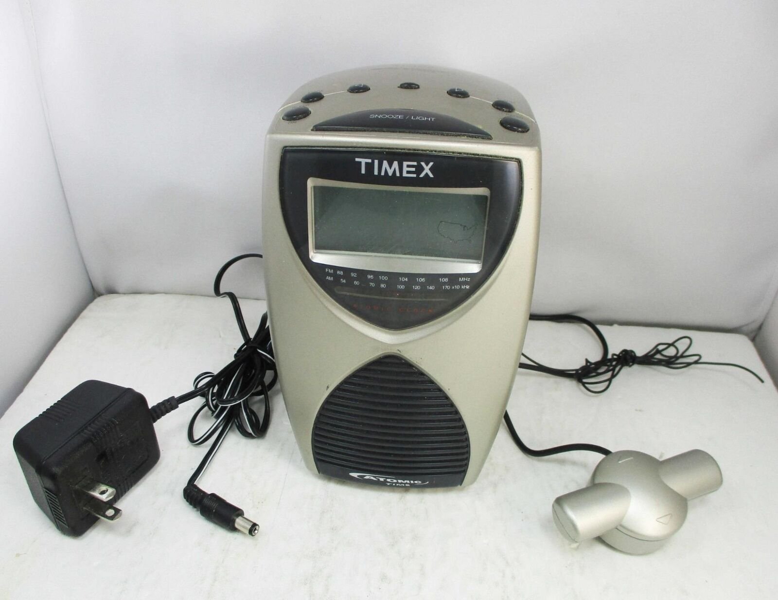 Timex Atomic Time Controlled Model T303T AM/FM Alarm Clock Radio Tested & Works