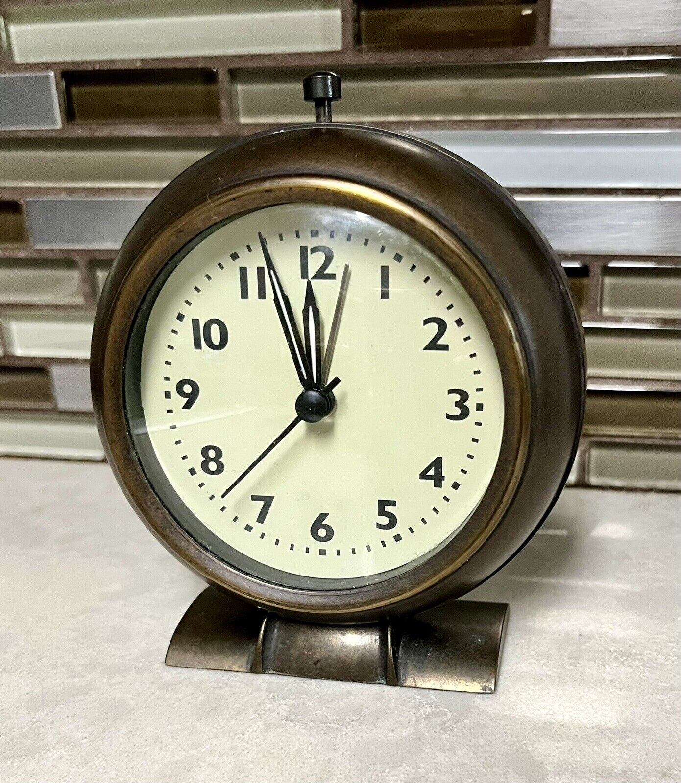 Vintage Bronze Standing Alarm Clock HD-1688 Quartz Battery Operated Works-tested