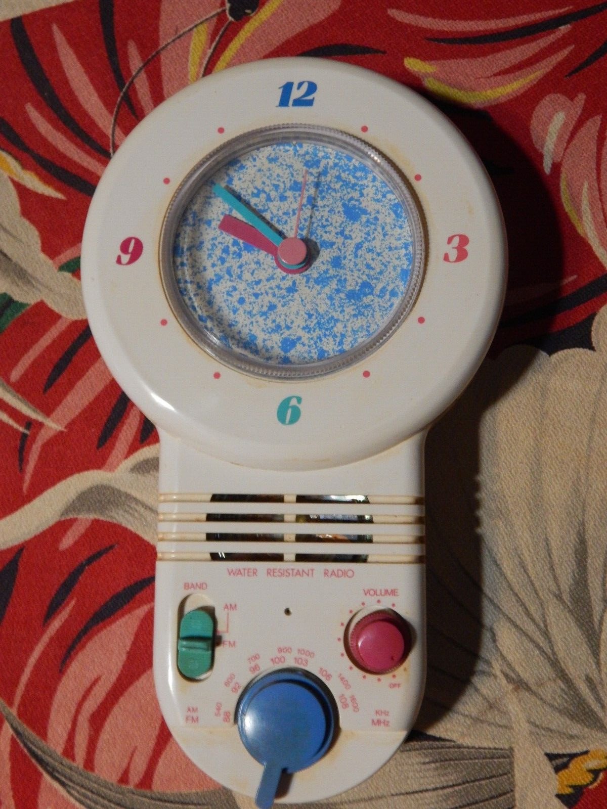 Vtg 90s 2288 Water Resistant Clock Radio Shower Bathroom Outdoors works