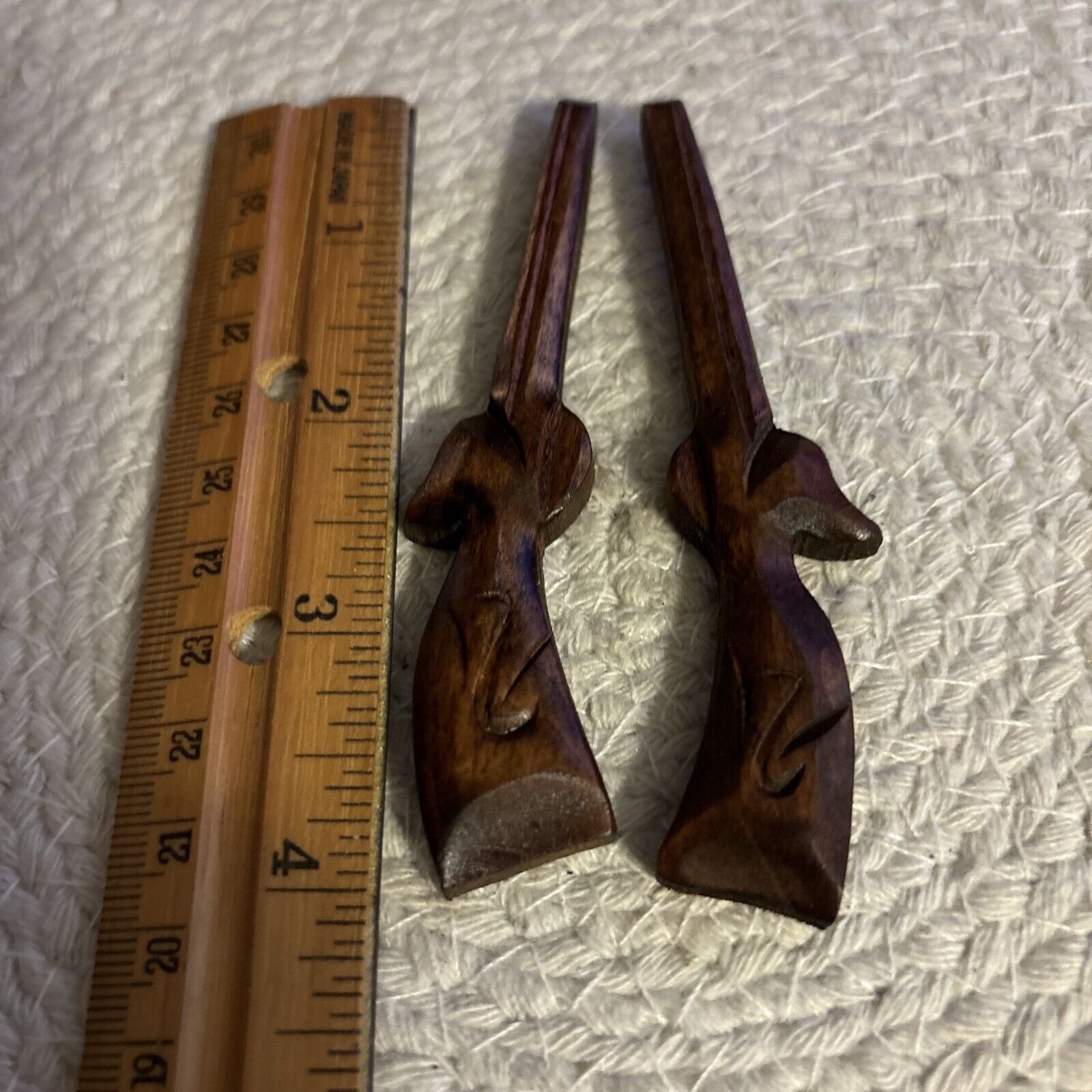 SET WOODEN HUNTING RIFLES FOR THE ROOF TOP OF A GERMAN CUCKOO CLOCK 4”