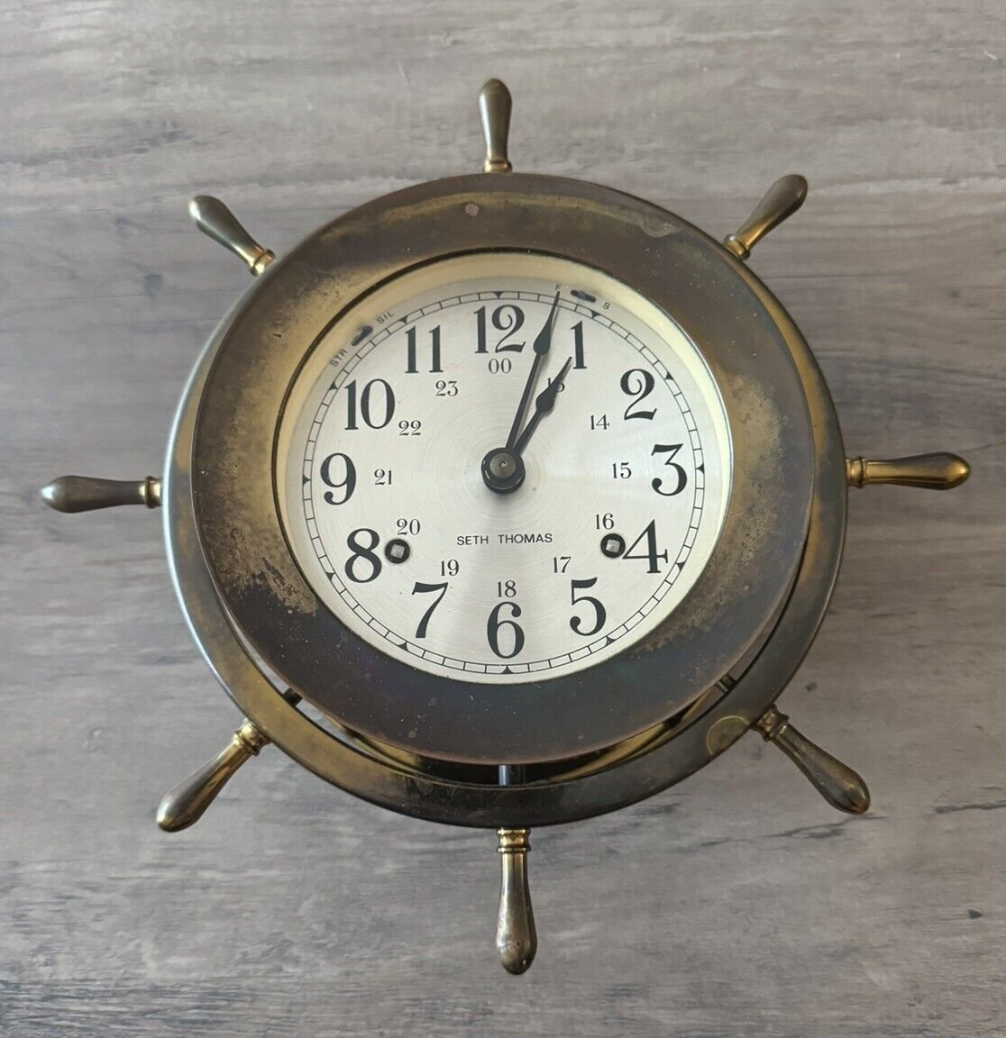 Vintage Seth Thomas 1008 HELMSMAN-W E537-001 Ships Wheel Brass Clock NO KEY