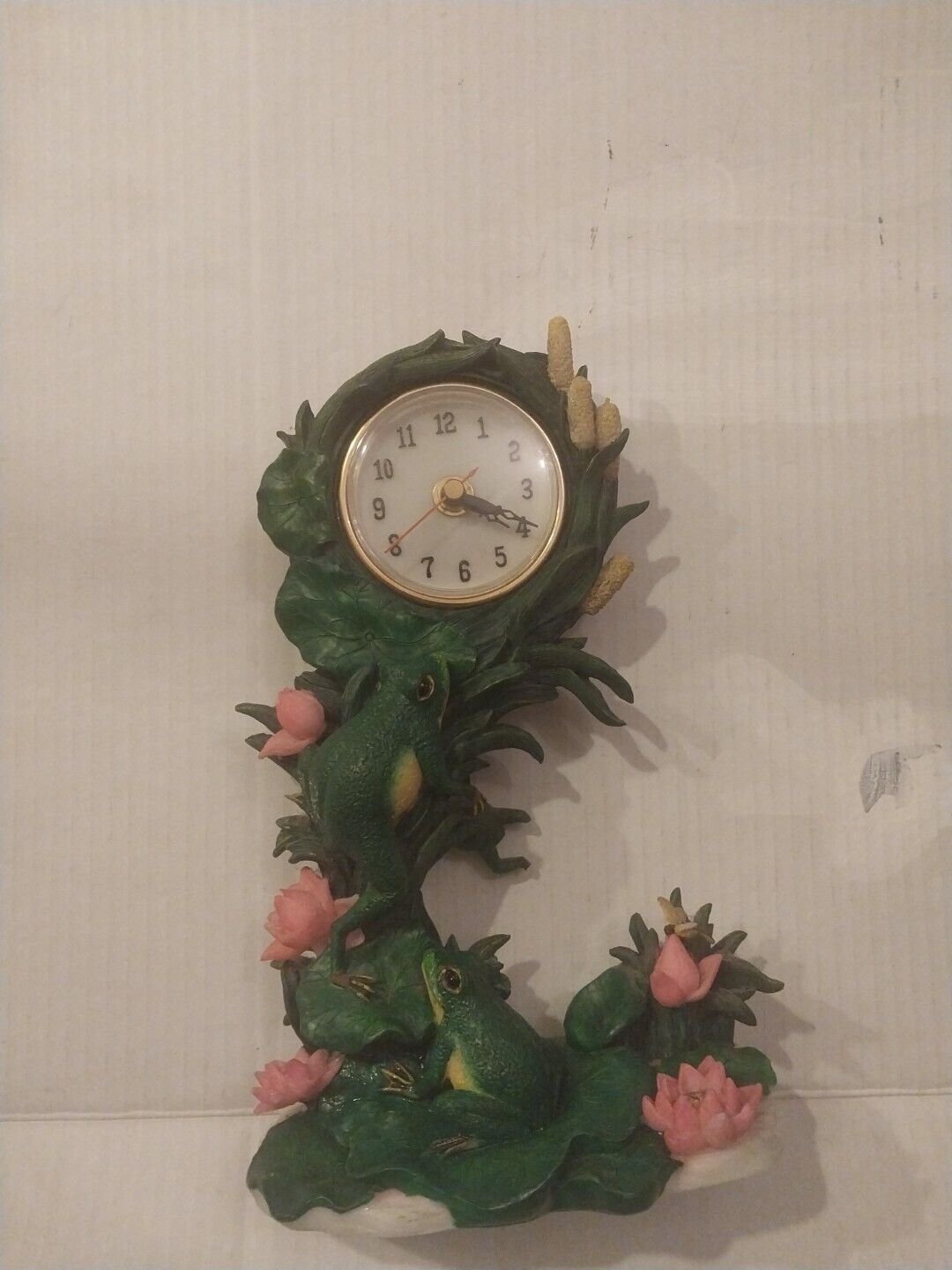 11” Tall Frog Toad Family Pendulum Lily Pad Clock Pink Flowers Cattail UNIQUE!!