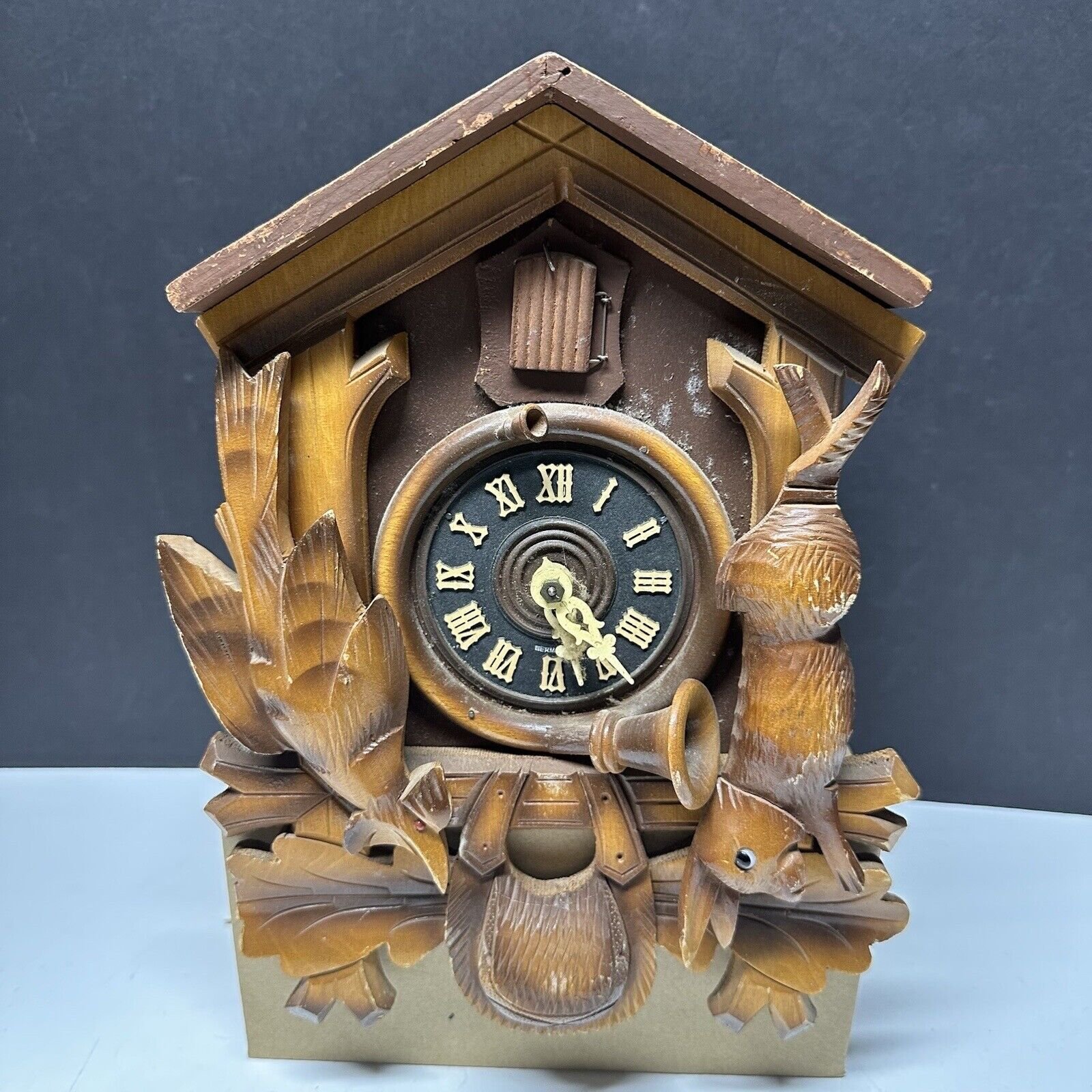 E. Schmekenbecher Squirrel & Bird Wooden Cuckoo Clock Made in Germany