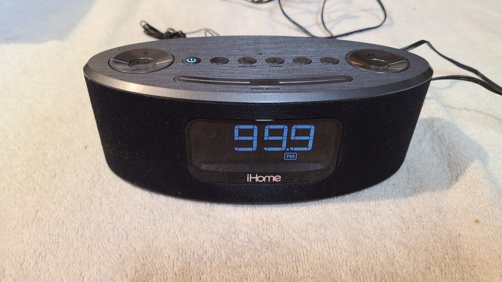 iHome Bluetooth Stereo FM Clock Radio / Speakerphone - iBT31