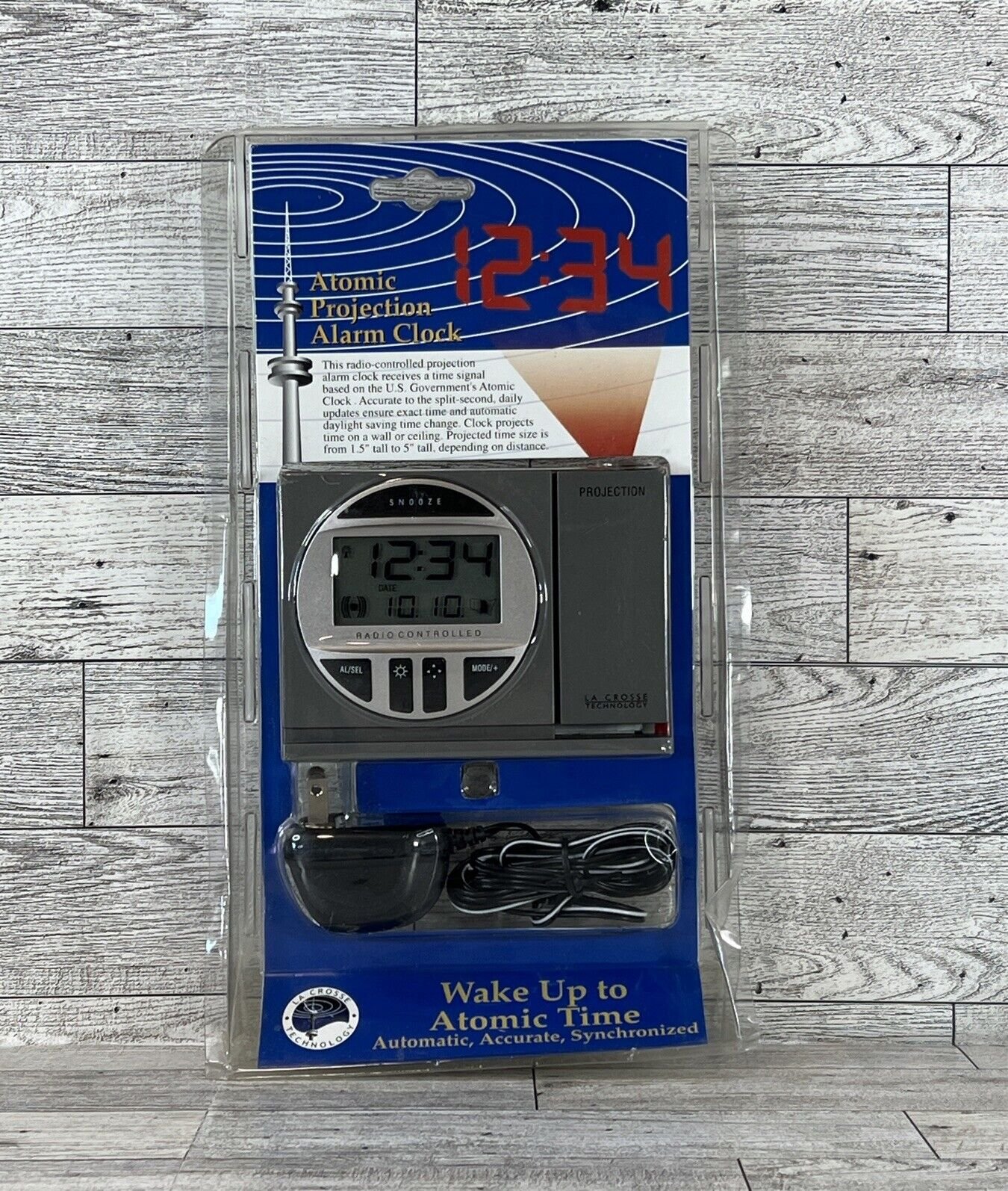 La Crosse Radio Controlled Atomic Projection Alarm Clock WT-5600 New In Package