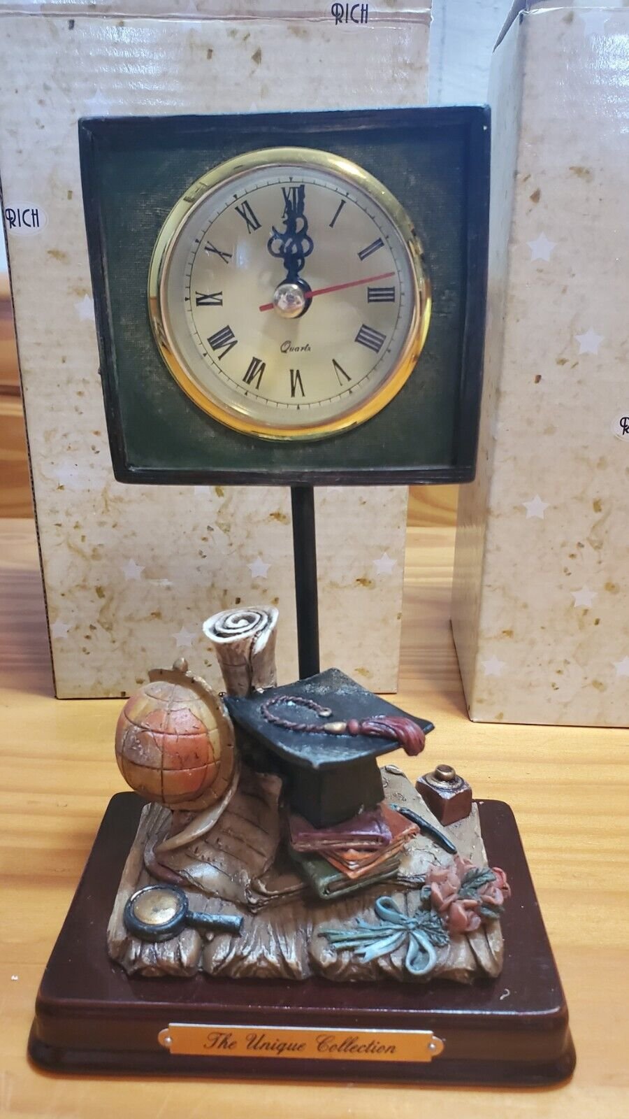 VTG Quarts Clock Graduation Hat Table Clock Unique Collection Novelty Gift