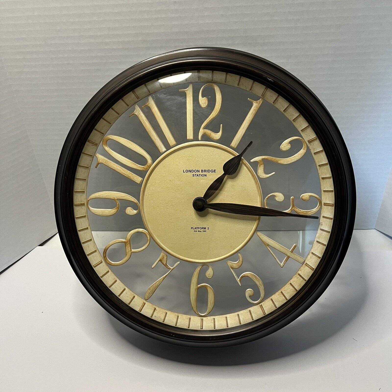 13â London Bridge Station Platform 2 Round Wall Clock