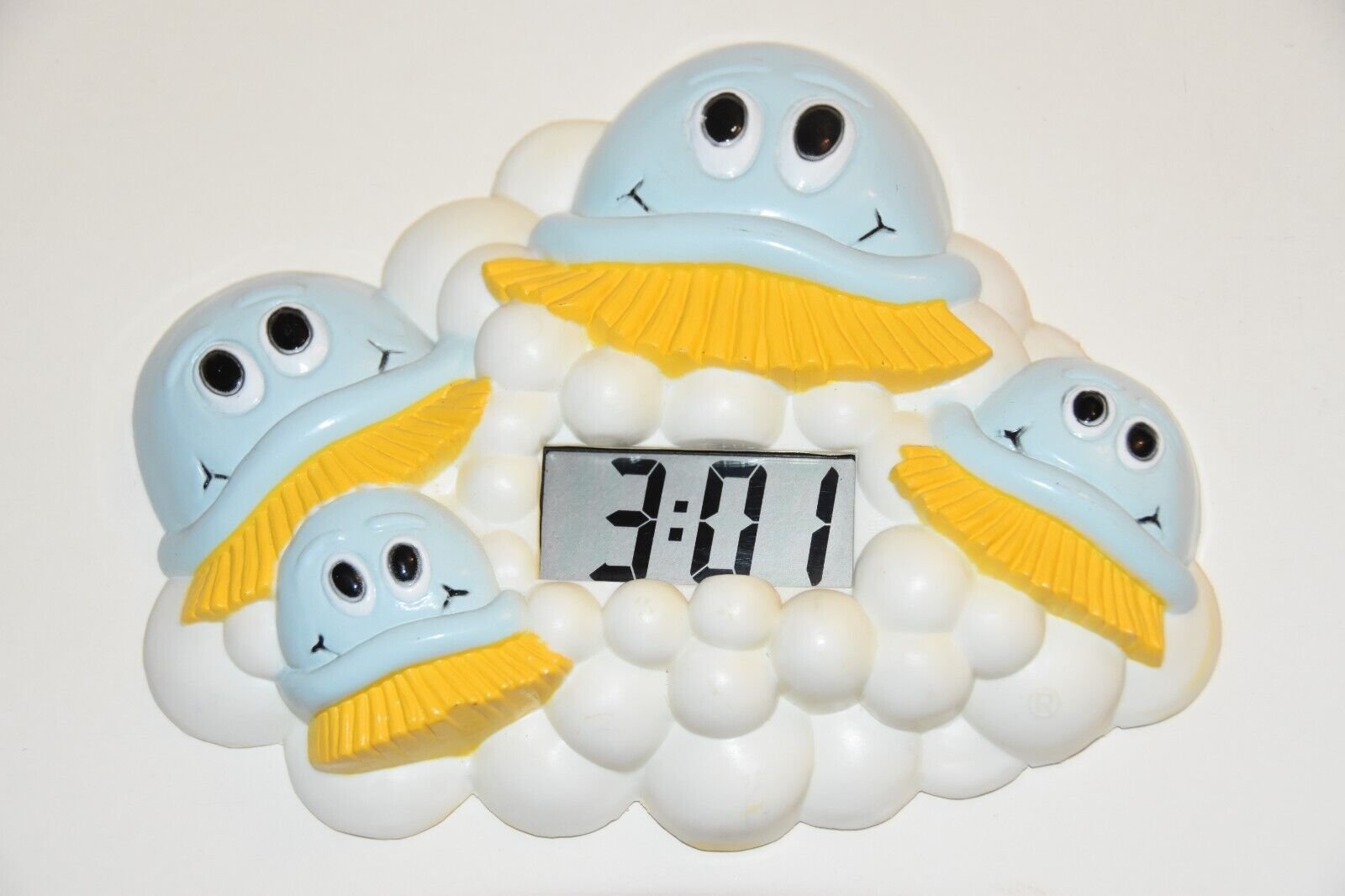 1992 Vintage Dow SCRUBBING BUBBLES Bath Shower Clock