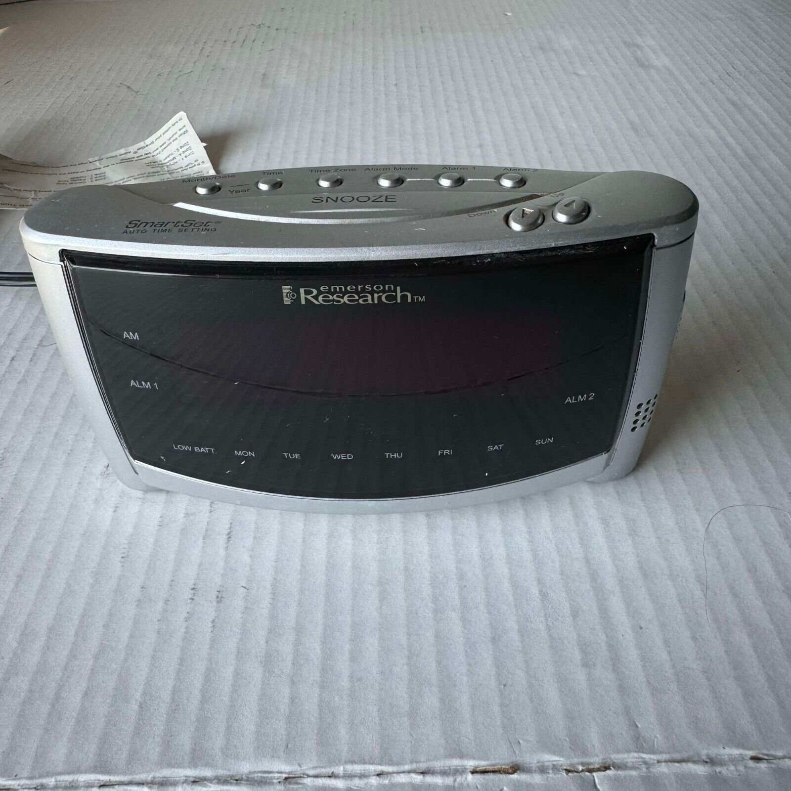 Emerson Research AC100 SmartSet Time Projection Dual Alarm Clock Radio AM/FM