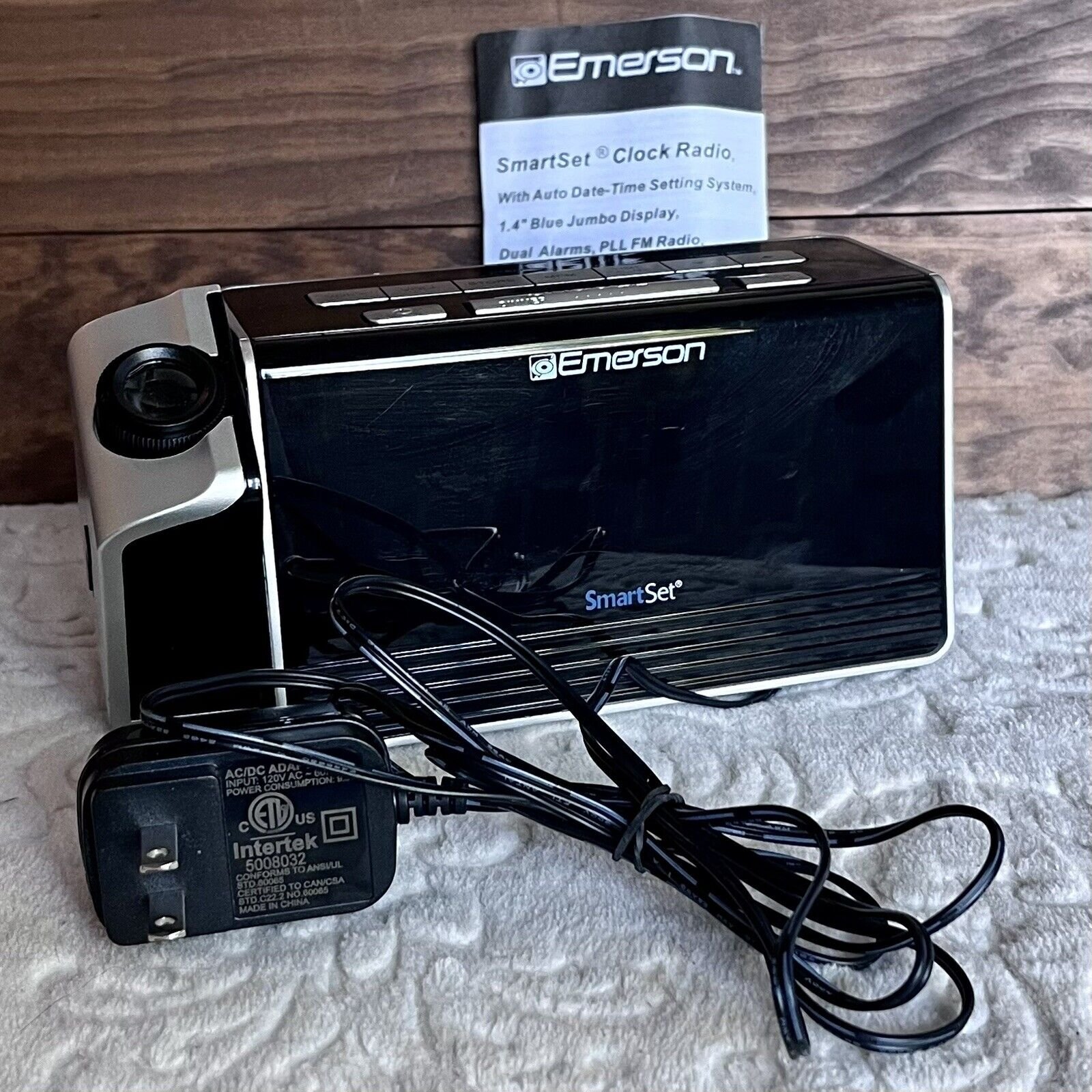 Emerson SmartSet Projection Alarm Clock Radio Jumbo Display USB ER100103 READ
