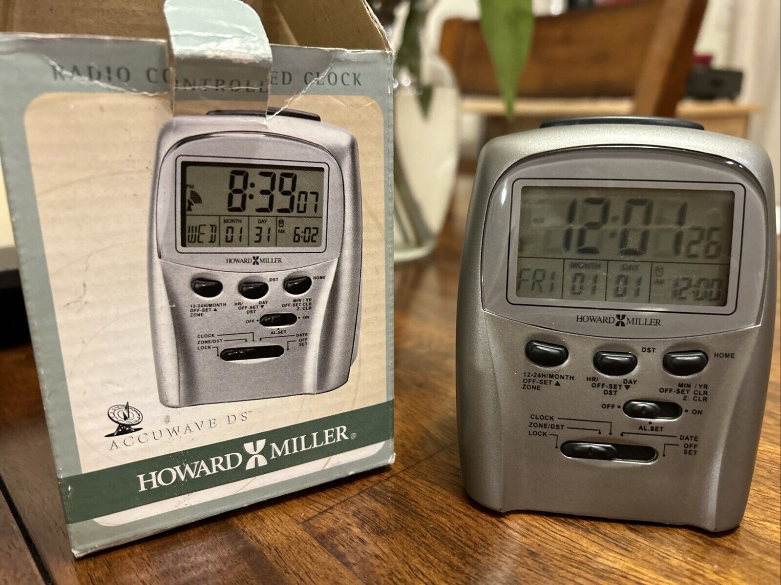 HOWARD MILLER RADIO CONTROLLED ACCUWAVE DS ALARM CLOCK MODEL 645-506 (RETIRED)