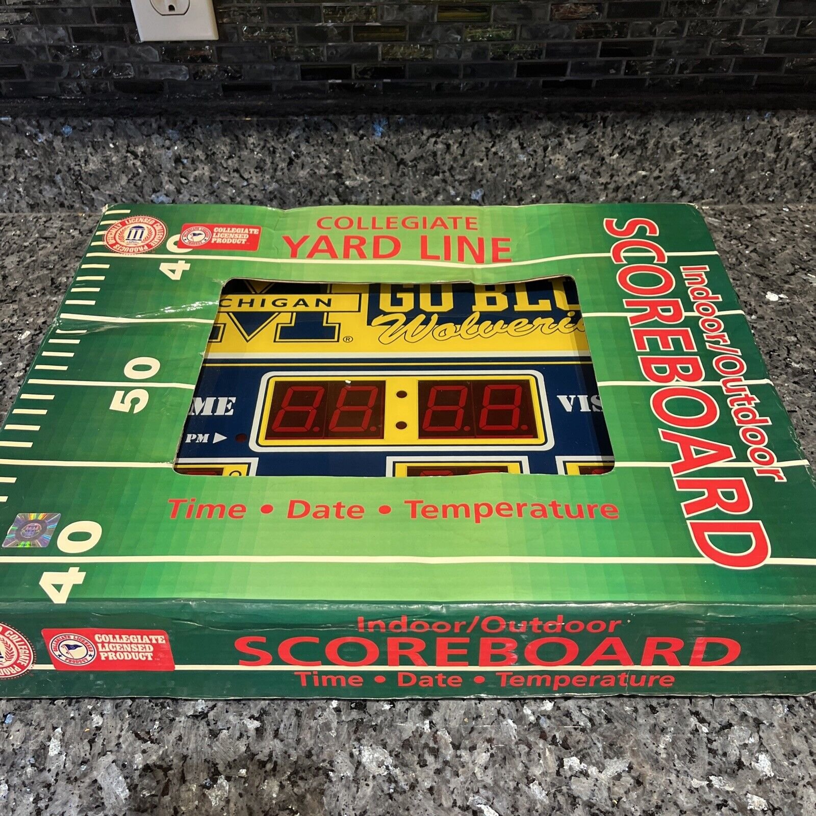 Michigan Wolverines Vintage Scoreboard Indoor Outdoor Clock Date Temp Rare New
