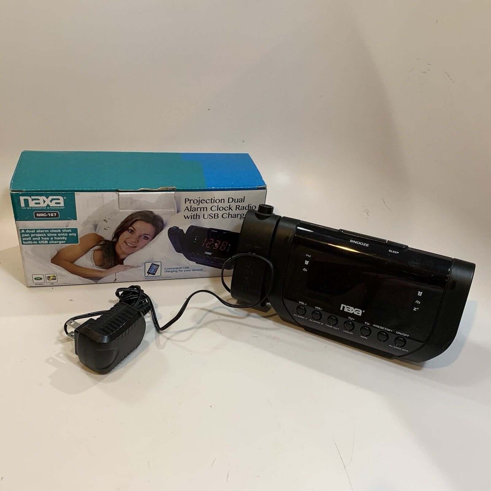 NAXA Projection Dual Alarm Clock Radio w/USB Charger NCR-167