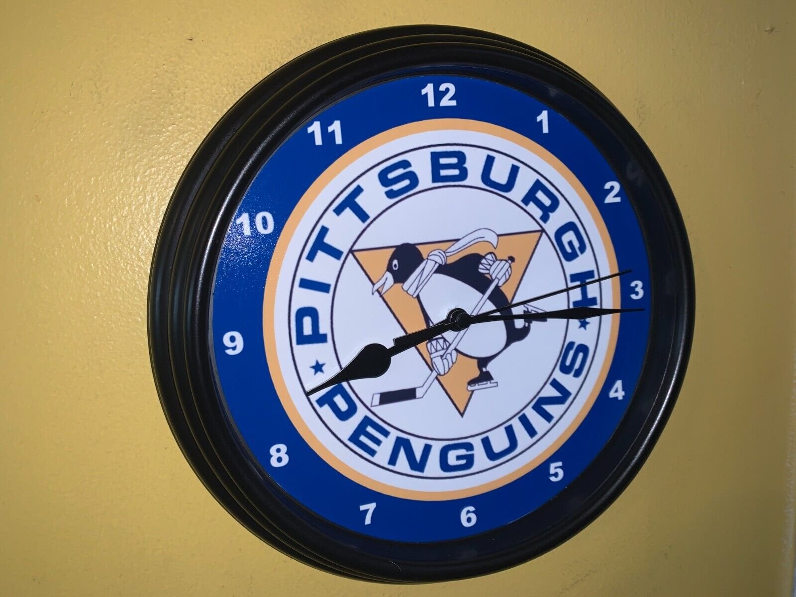 Pittsburgh Penguins Throwback Hockey Bar Man Cave Advertising Clock Sign