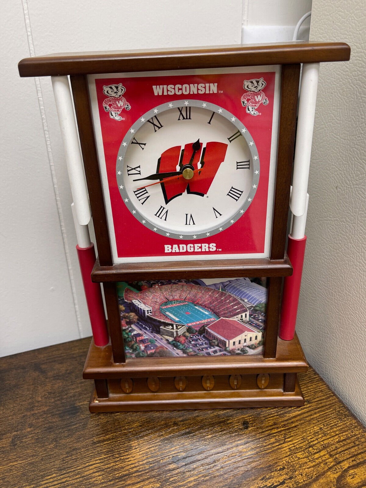 RARE Danbury Mint Wisconsin Badgers Camp Randall Stadium Wooden Desk Clock