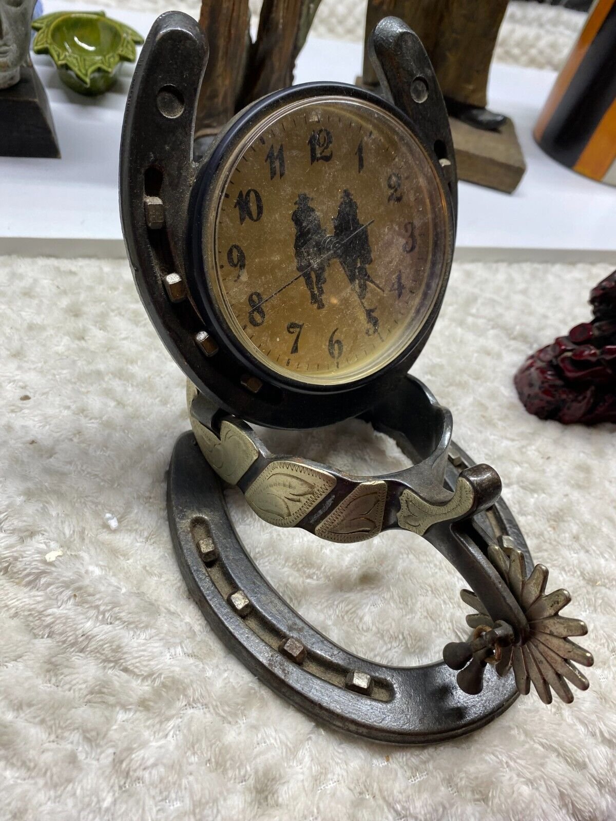 REAL HORSESHOE AND SPUR CLOCK HANDMADE(POSSIBLY) VERY HEAVY CLOCK NOT TESTED C1