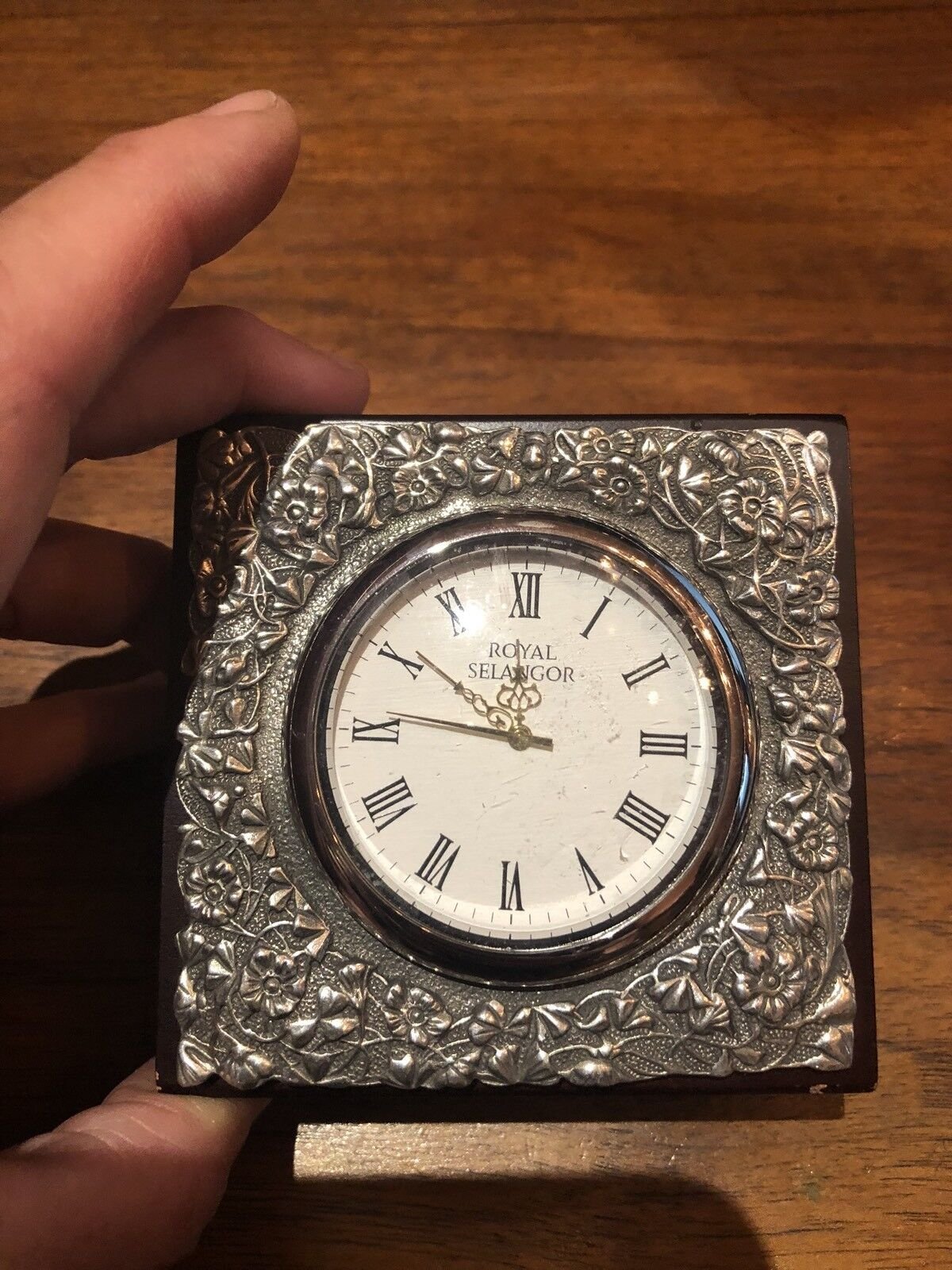 Royal Selangor Celebration Collection Pewter Leaves Table Clock (M)