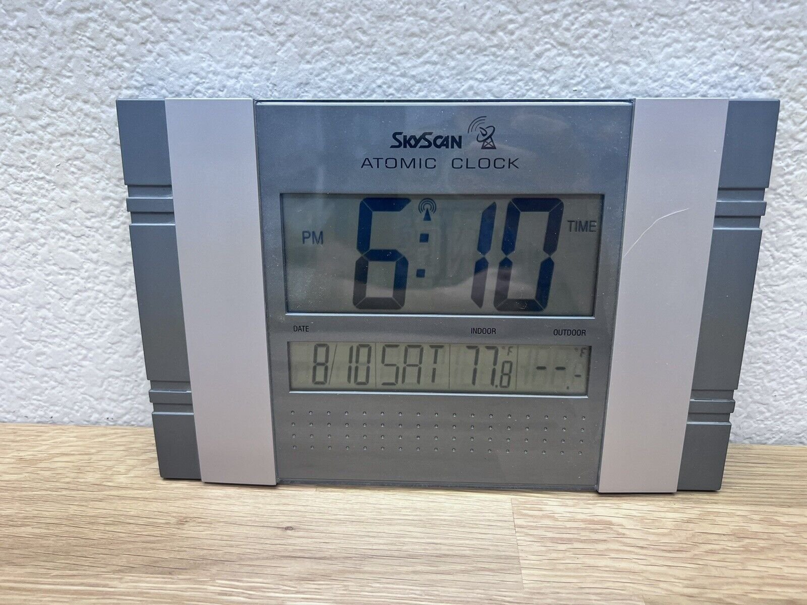Skyscan 87310 Atomic Wall Clock Working - Tested Working Clean