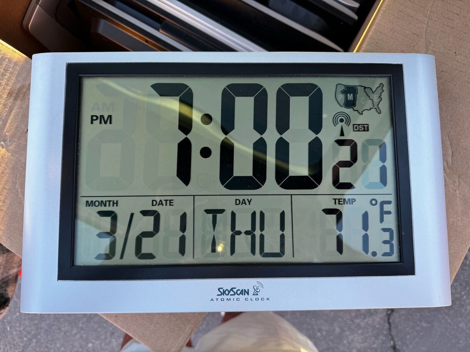 SkyScan Desk Wall Desk Atomic Clock Large Automatic Digital Time Date Temp