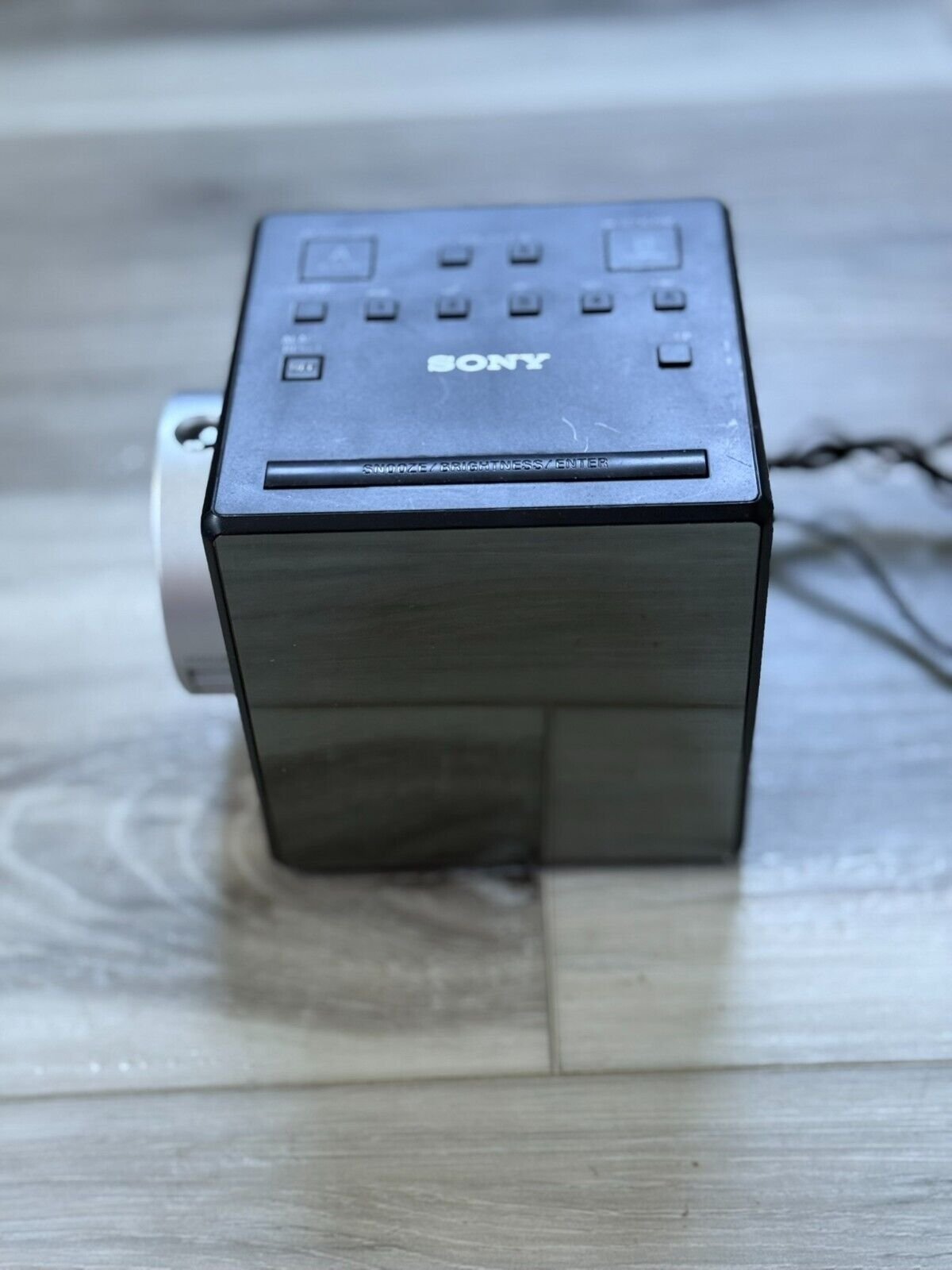 SONY ICF-C1PJ DIGITAL "PROJECTOR" AM-FM CLOCK-RADIO w/ NATURE SOUNDS & MANUAL