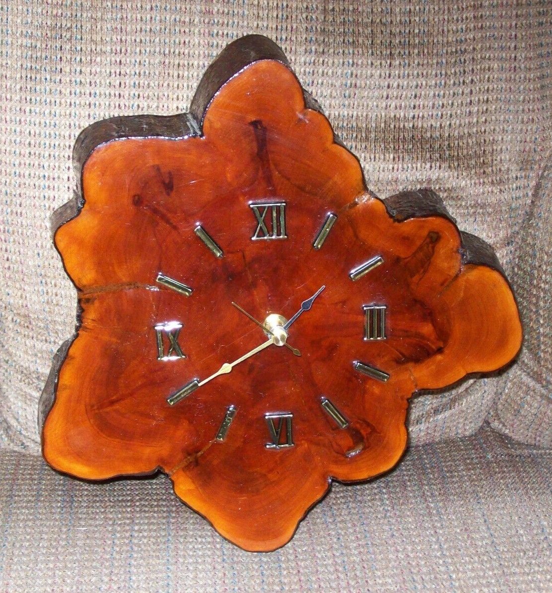 VINTAGE LACQUERED CEDAR TREE SLAB WOOD CLOCK 11 X 11 X 2