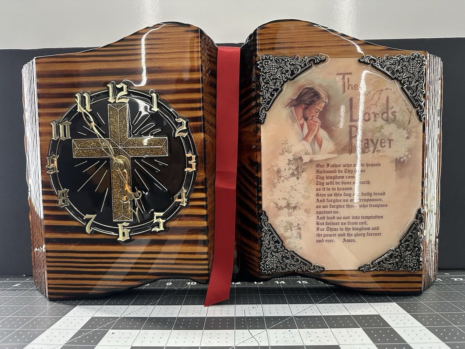 VINTAGE LOVELY HANDMADE THE LORDS PRAYER CEDAR WALL CLOCK 18" X 10" X 2" READ