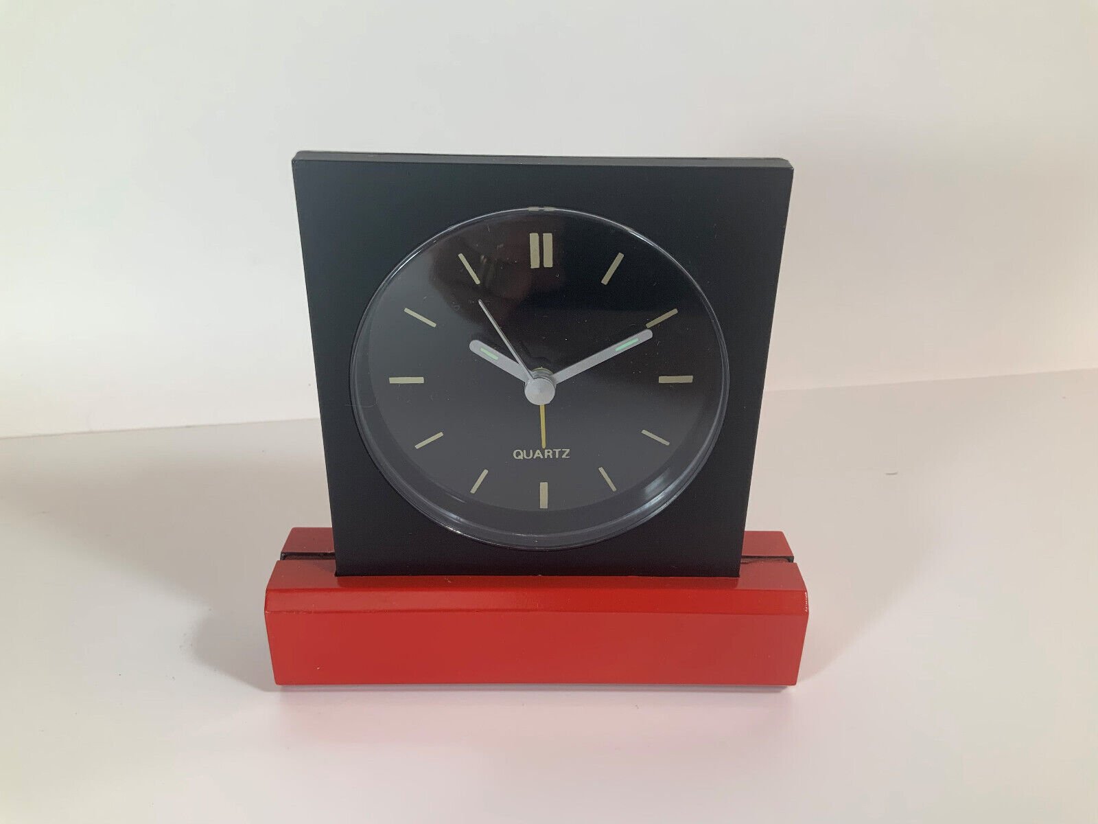 Vintage Modern Design Red and Black Table Desk Alarm Clock