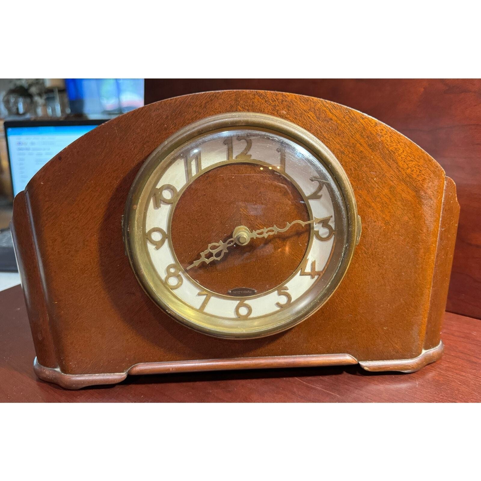 Vintage Seth Thomas Wood Mantel Clock Simsbury Thomaston CT USA Battery Operated