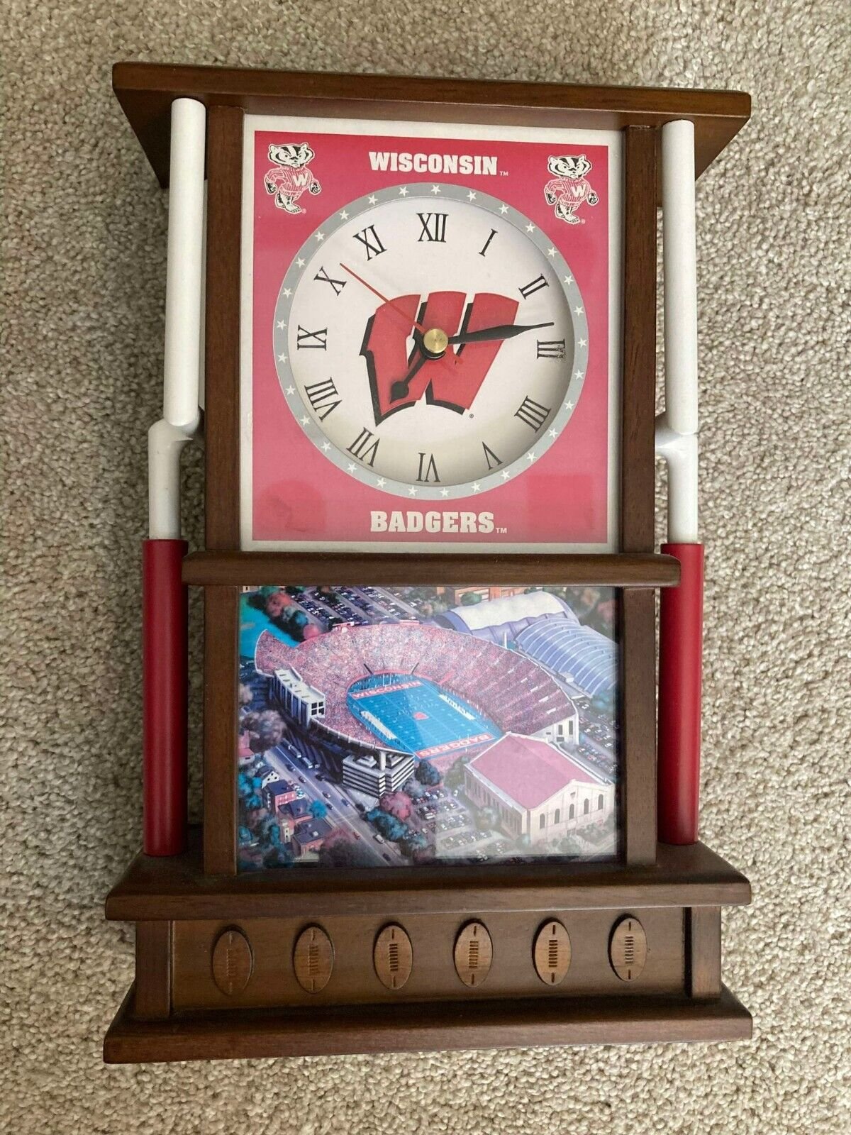 Wisconsin Badgers Football Desk Clock - Danbury Mint - Vintage