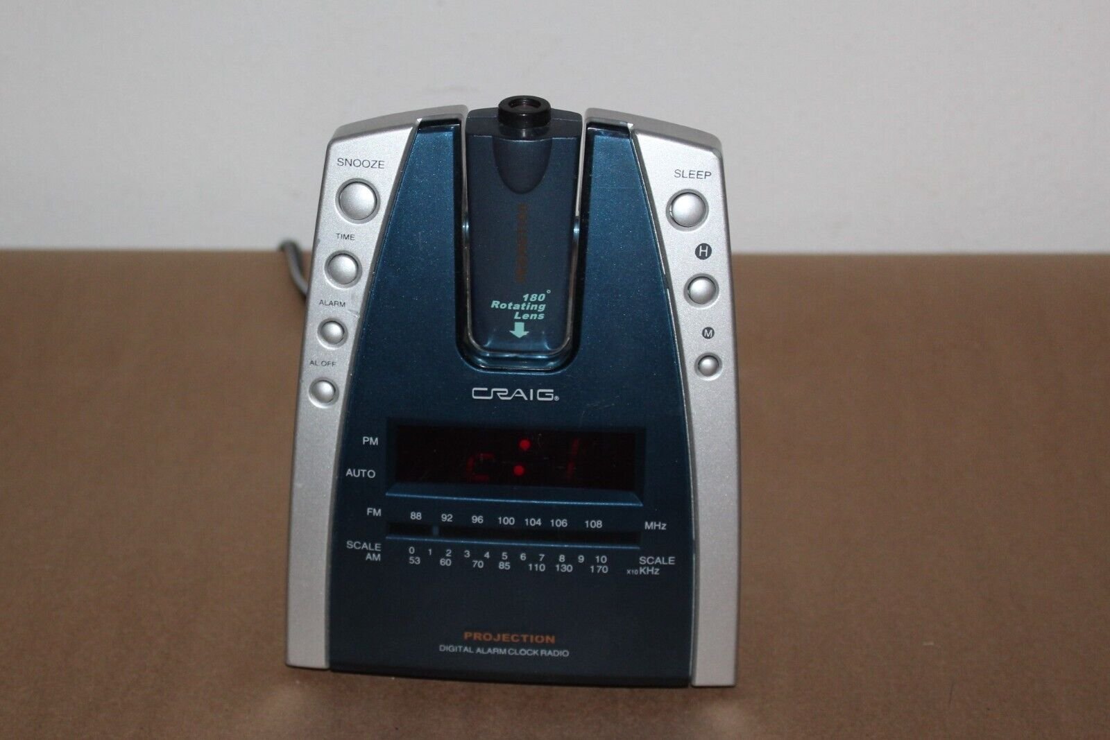Craig Alarm Clock Radio Digital Projection Rotating Lens AM/FM Model CR41025