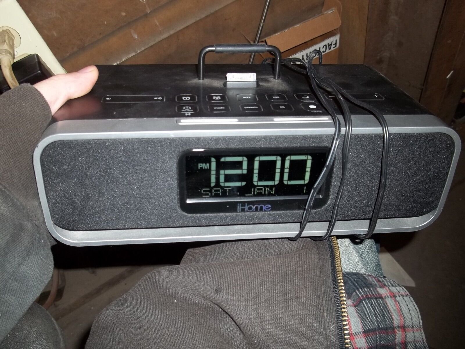 IHOME ID91 DUAL ALARM CLOCK RADIO W/ POWER CORD (801)